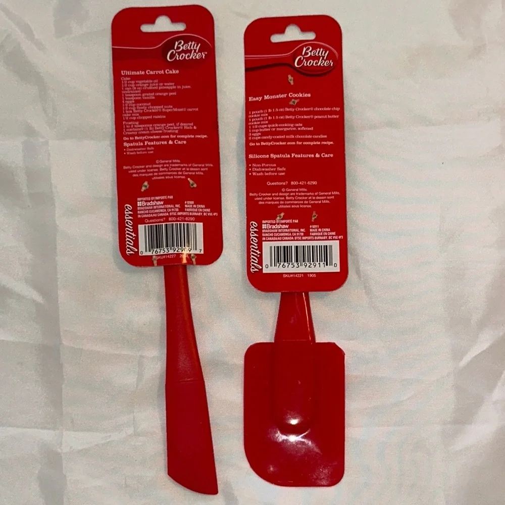 4 piece red Betty Crocker measuring baking set